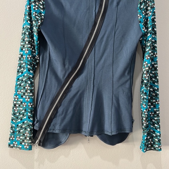 Sohung Designs Double Zip Unique Patterned Sleeve Jacket in size S - Picture 6 of 13